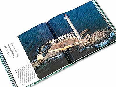 Sert Kapaklı Kitap