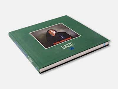 Sert Kapaklı Kitap