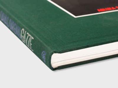 Sert Kapaklı Kitap